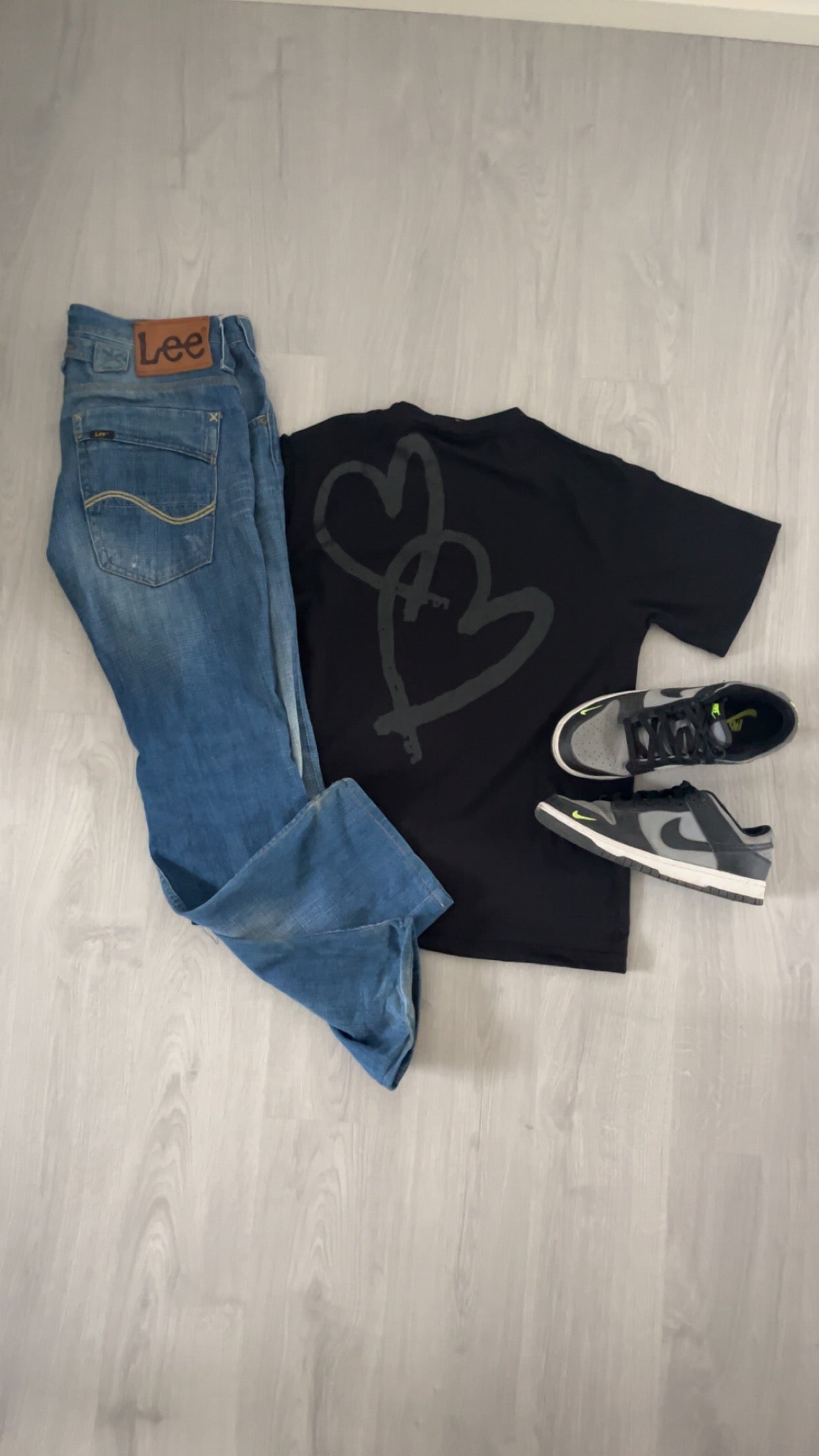 BLACK HEART TEE