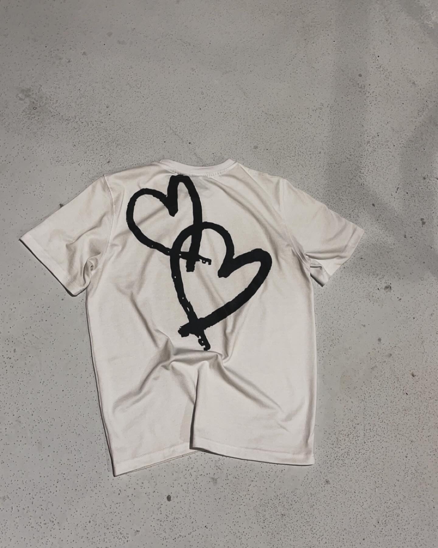 WHITE HEART TEE