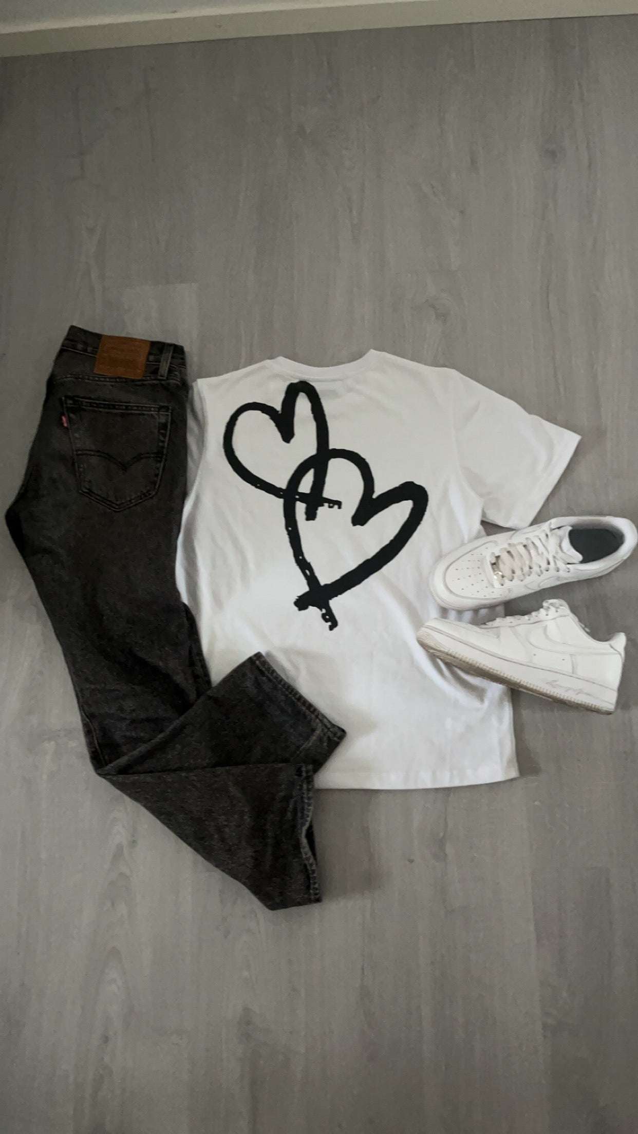 WHITE HEART TEE