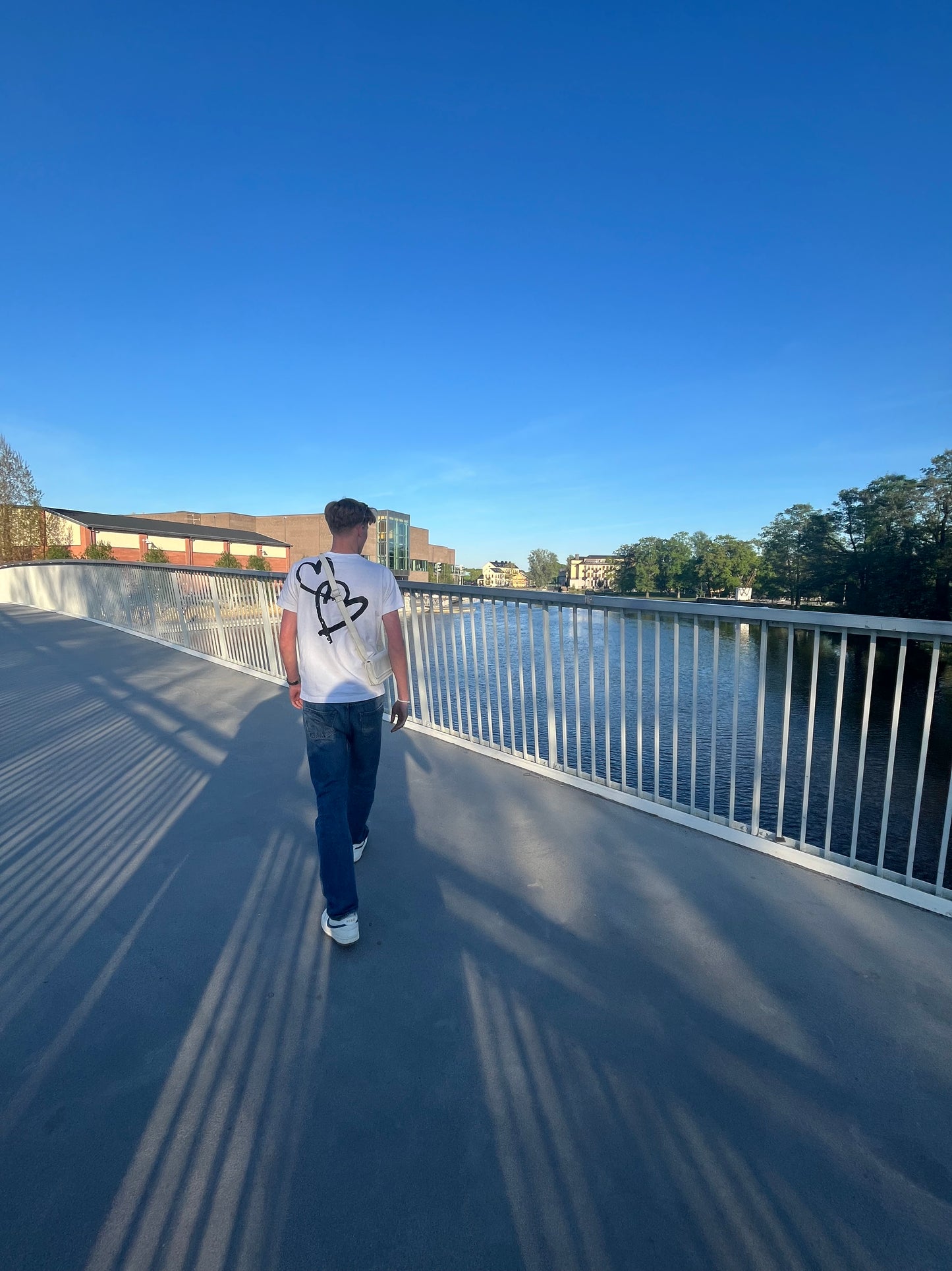 WHITE HEART TEE